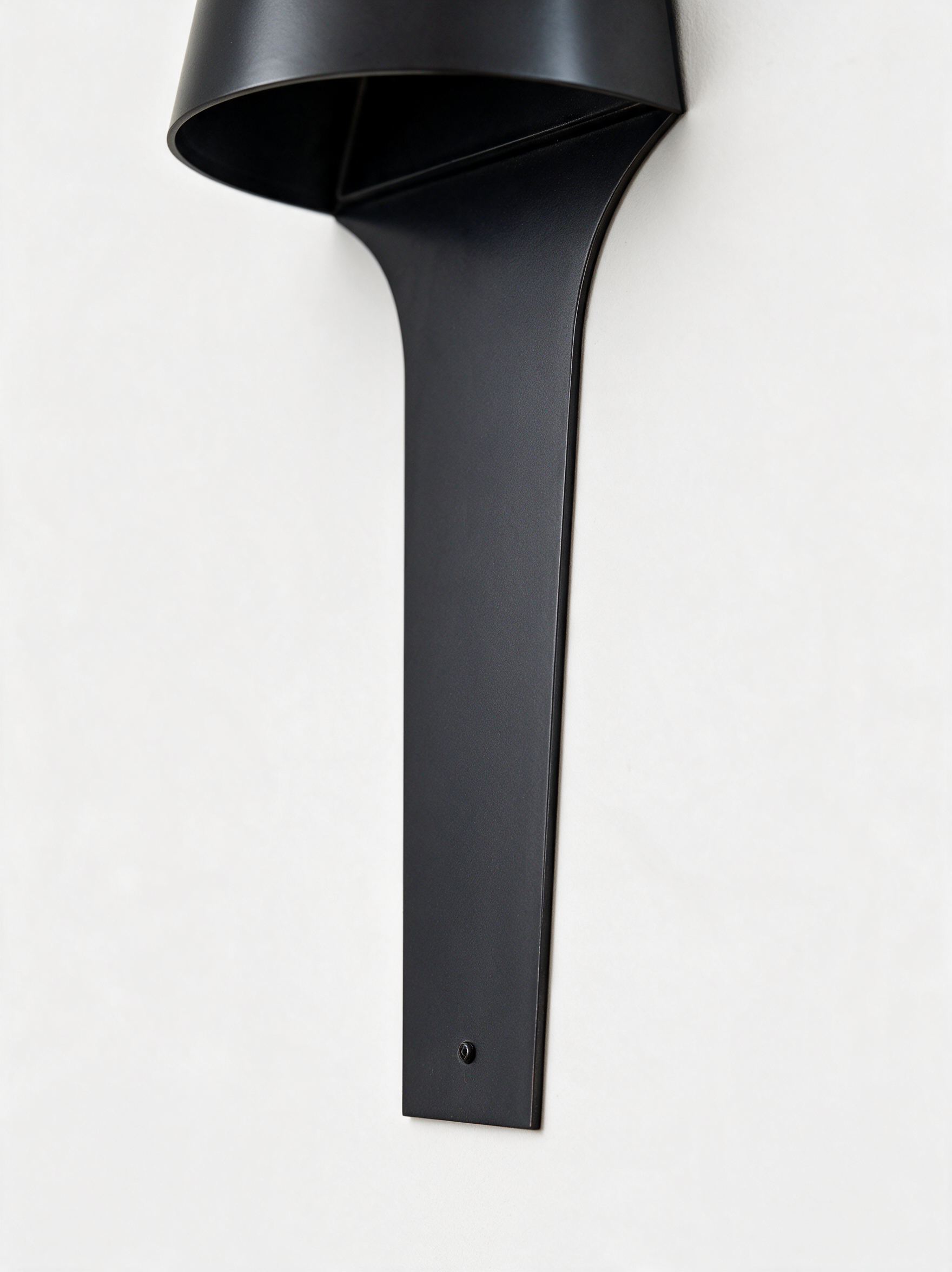 AIR HAVEN Contrast Brass Wall Sconce - Construction Detail